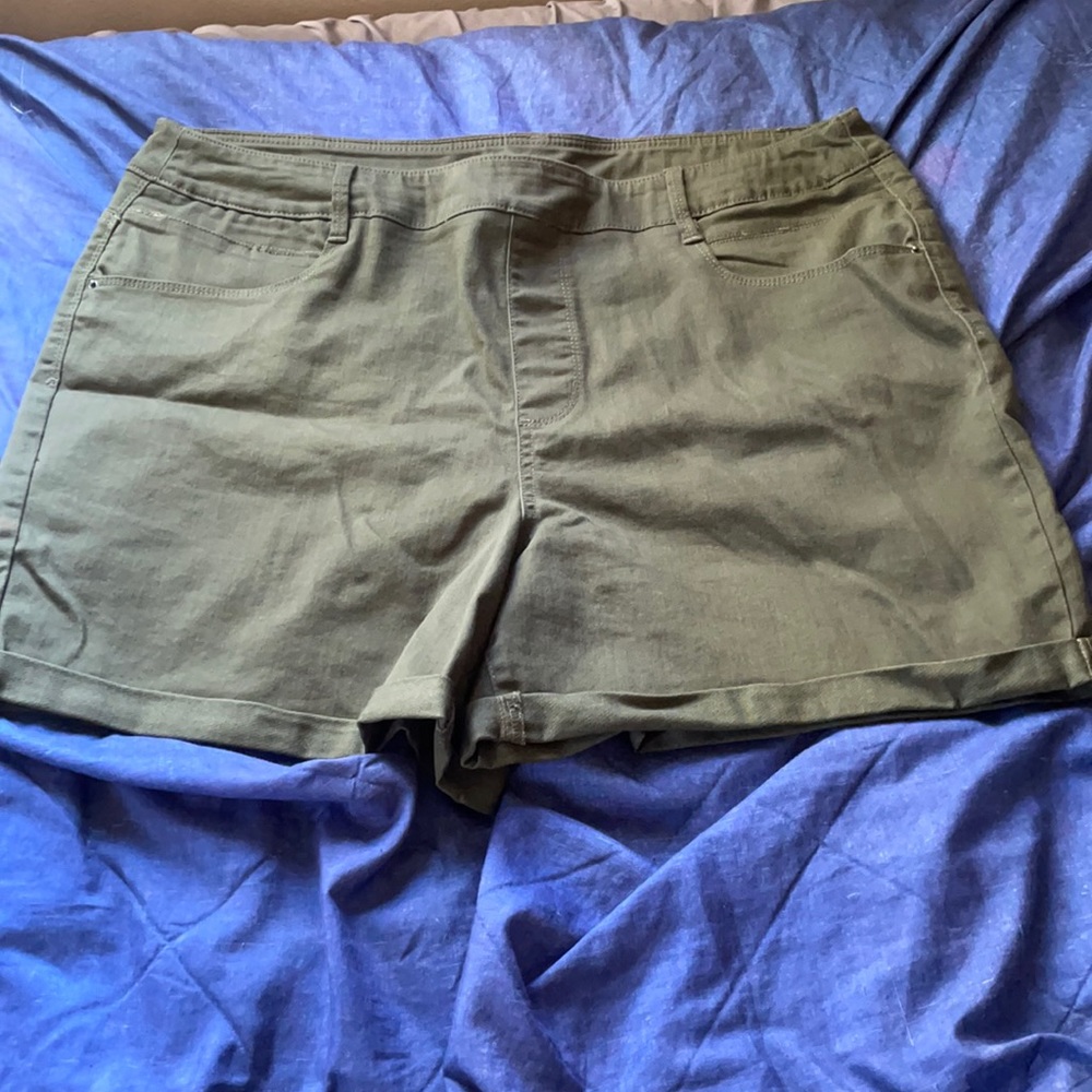 Green shorts, size 20